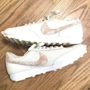 Nike Daybreak Sail/Snakeskin Women's size 9